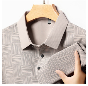 Chemise d'Été Décontractée <span class=keywords><strong>Homme</strong></span> Luxe Haut de Gamme à Manches Courtes Col avec Logo Avant Gaufré Tissu Peigné, Fourniture ODM - Product Image 1
