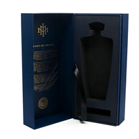Boîte cadeau magnétique de luxe pour vin, emballage en papier mat bleu marine avec insert en mousse EVA, ruban de tirage et estampage à chaud doré pour whisky