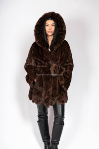 Alaska |   Luxuriöser brauner Nerzmantel mit üppiger Pelzkapuze und Pelzgürtel - Product Image 5
