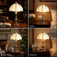 Lampe de table en laiton massif H65 avec abat-jour en verre imitation jade soudé à la main et sculpture vintage, LED E27 pour chambre à coucher, salon, maison
