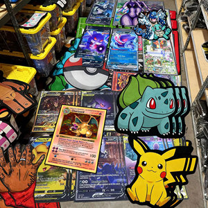Tapis personnalisé imprimé avec des cartes Pokémon, des cartes Yugioh et des cartes Mewtwo, tapis de dessin animé irrégulier, tapis imprimé sur mesure, tapis design. - Product Image 1