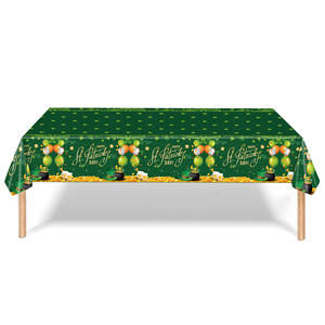 Mantel de Plástico Desechable con Tema Irlandés de Trébol Verde y Duende para Fiesta del Día de San Patricio, con Globos - Product Image 1