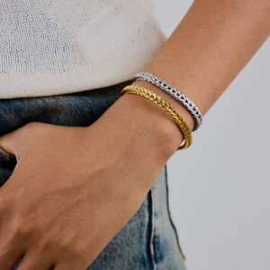 Pulsera de Acero Inoxidable con Cadena Trenzada, Joyería Unisex, Regalo, Tono Plateado - Product Image 3