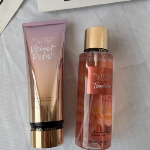 น้ำหอมแท้แบรนด์ดังสำหรับผู้หญิง ขนาด 250 มล. กลิ่น Velnet Petals <span class=keywords><strong>Victoria</strong></span> <span class=keywords><strong>Secret</strong></span> ชุดน้ำหอมแบบครีม ขนาดปกติ ขายส่ง - Product Image 2