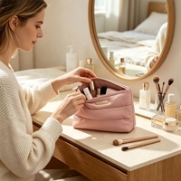 Pochette cosmétique personnalisée portable en polyester et nylon avec fermeture éclair, rembourrée et moelleuse, pour femmes, rose, sac de rangement de maquillage de luxe pour les voyages