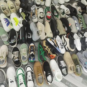 Vente en gros de ballots de chaussures de marque d'occasion de haute qualité en vrac, styles variés pour femmes et hommes, stock de vêtements - Product Image 3