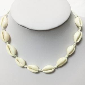Collar de conchas marinas naturales hecho a mano, cadena de clavícula con cuentas de hilo de algodón, joyería única para mujer, accesorio de estilo bohemio - Product Image 1