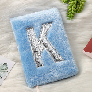 Diario con Copertina in Peluche alla Moda per Bambini, Scuola e Università, Quaderno A5 a Righe con Rilegatura a Filo, Regalo - Product Image 1