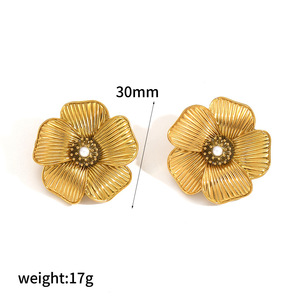 ต่างหูรูปดอกไม้ สแตนเลสสตีล ประดับมุก สีทอง สีเงิน แฟชั่นสำหรับผู้หญิง ของขวัญเครื่องประดับ ต่างหู - Product Image 5