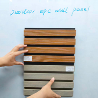 Système de revêtement mural extérieur modulaire permettant des motifs et des designs créatifs sur les façades des bâtiments