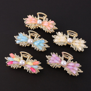 Pince à cheveux pour femmes, taille moyenne, en alliage de zinc, accessoire pour coiffure mi-attachée, design fleur de perle, usage quotidien - Product Image 1