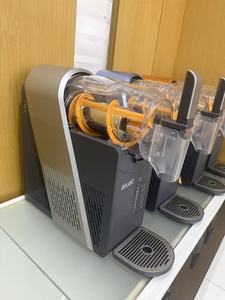 Trituradora de Hielo Eléctrica Portátil Totalmente Automática, de Plástico, Capacidad de 2L, Ecológica, Eficiente en Consumo de Energía, para Uso Comercial en Hoteles - Product Image 4
