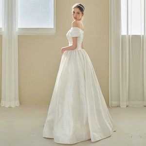 Elegante Vestido <span class=keywords><strong>de</strong></span> <span class=keywords><strong>Novia</strong></span> <span class=keywords><strong>de</strong></span> Satén con Corte en A, Hombros Descubiertos, Manga Corta, Pliegues <span class=keywords><strong>y</strong></span> Drapeado, Largo hasta el Suelo, Hecho a Medida - Product Image 4