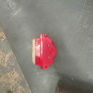 กล่องจ่ายไฟสีแดงสำหรับอุตสาหกรรมและการส่งกำลังไฟฟ้า 110V มาตรฐาน IP54 พร้อมระบบล็อคป้องกันการงัดแงะ - Product Image 1