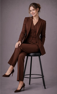 Ensemble de costume cintrée marron pour femme, élégant, trois pièces : blazer, gilet et pantalon, tenue coordonnée, vêtements de bureau formels de qualité supérieure, costume d'affaires - Product Image 3