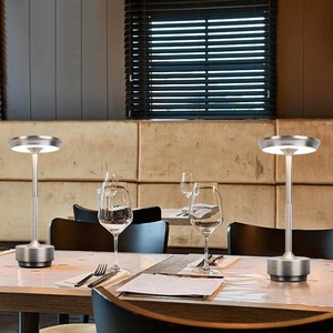 Fabbrica ristorante Bar batteria ricaricabile Cordless portatile lampada <span class=keywords><strong>da</strong></span> <span class=keywords><strong>tavolo</strong></span> sensore tattile LED luci <span class=keywords><strong>da</strong></span> <span class=keywords><strong>tavolo</strong></span> con paralume in metallo - Product Image 5