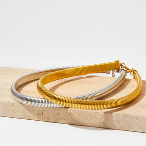 क्लिओरो मोटी वाटरप्रूफ फैशन गहने 10 मिमी खिंचाव सोने की प्लेटेड विंटेज चुंकर स्टेनलेस स्टील हार महिलाओं के लिए - Product Image 3