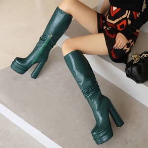 Botas de plataforma hasta la rodilla para mujer, colores personalizados, estampados sólidos, tacones gruesos hechos a mano, parte superior arrugada, botines con punta cuadrada - Product Image 4