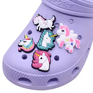 Clog-Schuhe für Damen New Unicorn girly Shoe Charms kawai Schuhacharms für Clog Aufkleber Dekoration Schnalle