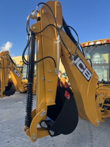 โรงงานจำหน่ายรถแบคโฮล JCB 4CX ใหม่ พร้อมบุ้งกี๋บรรทุก 1.1 ลบ.ม., ล้อ 4 ล้อขนาดเท่ากัน, ระบบบังคับเลี้ยวแบบยืดหยุ่น เหมาะสำหรับงานถนนและงานฟาร์ม - Product Image 2