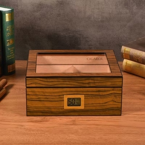 Atacado Personalizado Moderno Vidro Top Cedar Box Digital Higrômetro Umidificador 15-20 s Acessórios Gravado para Charutos dos homens - Product Image 6