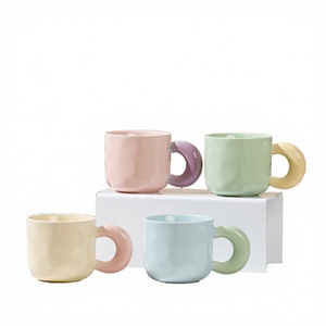 Mug en céramique à grandes oreilles contrastées, design moderne, pour couple, idéal comme cadeau de mariage - Product Image 4