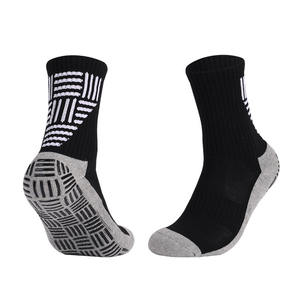 Vente en gros LRT Chaussettes athlétiques à coussin épais pour le football Chaussettes de sport thermiques antidérapantes avec logo personnalisé pour enfants et hommes - Product Image 1