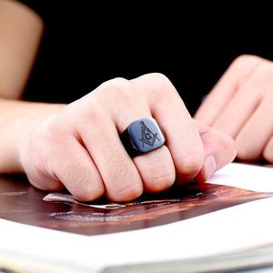 Bague maçonnique carrée et boussole en acier inoxydable 316L étanche pour homme, or/noir, bijou audacieux et esthétique masculin occulte - Product Image 4