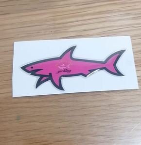 Autocollant en PVC écologique, motif requin de dessin animé, imperméable, imprimé UV, vernis brillant, décorations de mode pour les vacances de juillet, Gertrude CP - Product Image 2