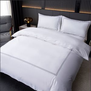 Juego de funda nórdica de algodón clásico bordado con marco de 2 líneas Kit de cama de cuatro piezas de lujo - Product Image 4