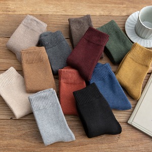 Women's Crew Socks Solid Color Polyester Thermo Sweat Absorbing Mid Calf Length Regular Casual Style - Product Image 1