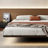 Lit suspendu minimaliste italien sans tête de lit, cadre en bois de frêne massif, lit double rembourré pour chambre principale