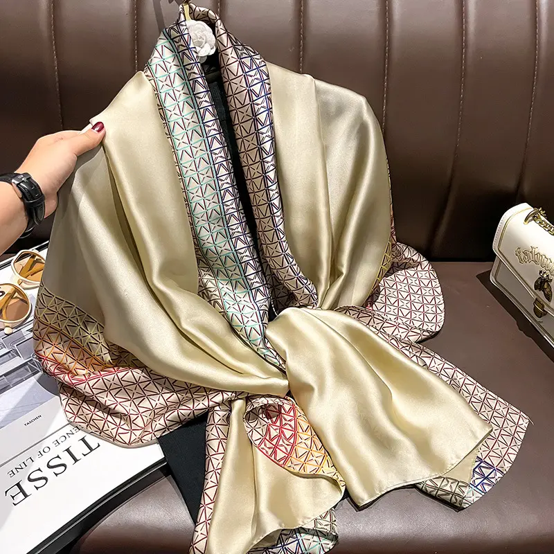 Nueva bufanda larga grande impresión moda nueva cadena cuero hebilla satén bufanda impresión seda tudung bufanda
