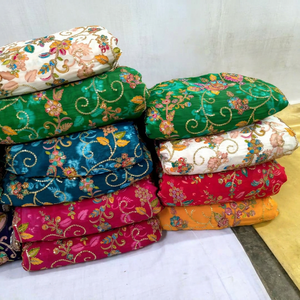 Tissu en crêpe naturel de qualité supérieure à motifs imprimés pour la confection de saris, robes de luxe, kurtis et vêtements de boutique – Fournisseur en gros pour créateurs - Product Image 1
