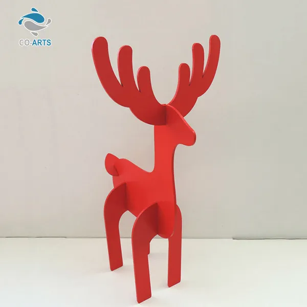 Schönes Design Heimdekoration rote Tierschnitzereien aus Holz