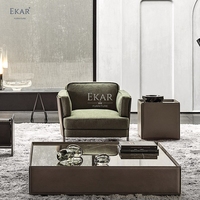Fauteuil en cuir moderne avec rembourrage confortable et base robuste