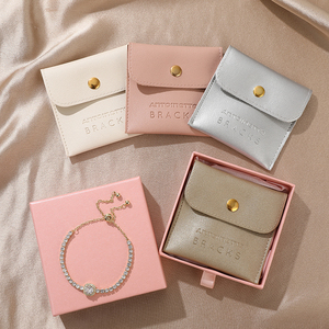 Bolsas de Joyería de Piel Sintética Suave Personalizadas de Alta Calidad con Logotipo Grabado para Empaque de Joyería Femenina - Product Image 1