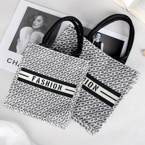 Sac fourre-tout noir pour femme, personnalisé avec logo imprimé, réutilisable, écologique, en toile, avec fermeture éclair, idéal comme cadeau - Product Image 1