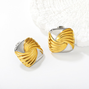 Boucles d'oreilles clous géométriques colorées en alliage de zinc, bijoux de fête tendance, design irrégulier, haut de gamme, doré argenté 18 carats - Product Image 4