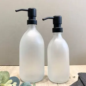 磨砂白色玻璃瓶可再填充彩色皂液分配器，带金属黑色/铜泵，用于洗发水护发素、护手霜