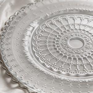 Assiettes de présentation en verre en dentelle d'ivoire française en gros, bord doré, décoratives, pour la mise en table d'événements hôteliers - Product Image 3