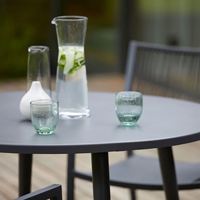Ensemble de salle à manger de jardin de style moderne, table en aluminium avec plateau en verre, design de pieds coniques