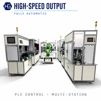 Machine d'assemblage de poignées de porte intérieures avec station de rivetage et test d'actionnement de commutateur de module de porte de niveau 1, intégrant une cellule robotisée six axes ISO 9001