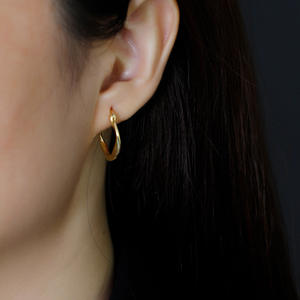 Personnalité à la mode 925 Sterling Silver <span class=keywords><strong>Morbius</strong></span> Wave Boucles d'oreilles 18K Gold Platerd Twisted Boucles d'oreilles en gros - Product Image 3