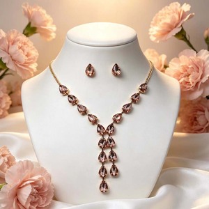 Ensemble collier et boucles d'oreilles élégant et tendance - Product Image 4