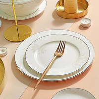 Service de vaisselle de restaurant en porcelaine fine, motif floral classique élégant et subtil, assiettes et bols de haute qualité