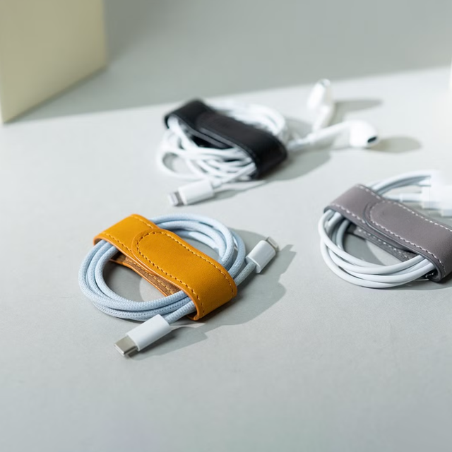 Minimalist PU Leather Cable Organizer with Magnetic Attraction Creative Desk Money Clip Portable Cord Wrapper for Earphones