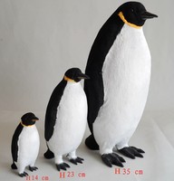 Ornements d'animaux Décoration de scène Pingouin simulé Thème d'hiver Décoration de Noël Pingouin Peluche Jouet Décoration intérieure