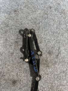 ORIGINAL GEBRAUCHTES AUTOTEIL Passend für ASTON MARTIN RAPIDE Heckklappe Linkes Scharnier OEM AD43F42701AB 2010-2019 - Product Image 5