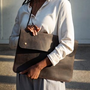 Pour pochette d'ordinateur portable en cuir véritable pour MacBook Pro/Air 14/13 pouces avec logo et emballage personnalisés - Product Image 5